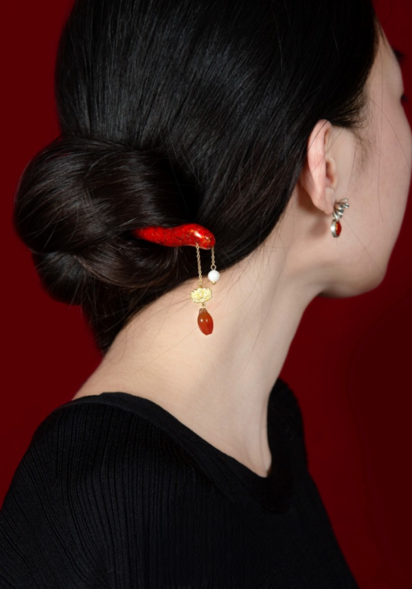 Chui Lian Lacquer Hairpin - Image 3